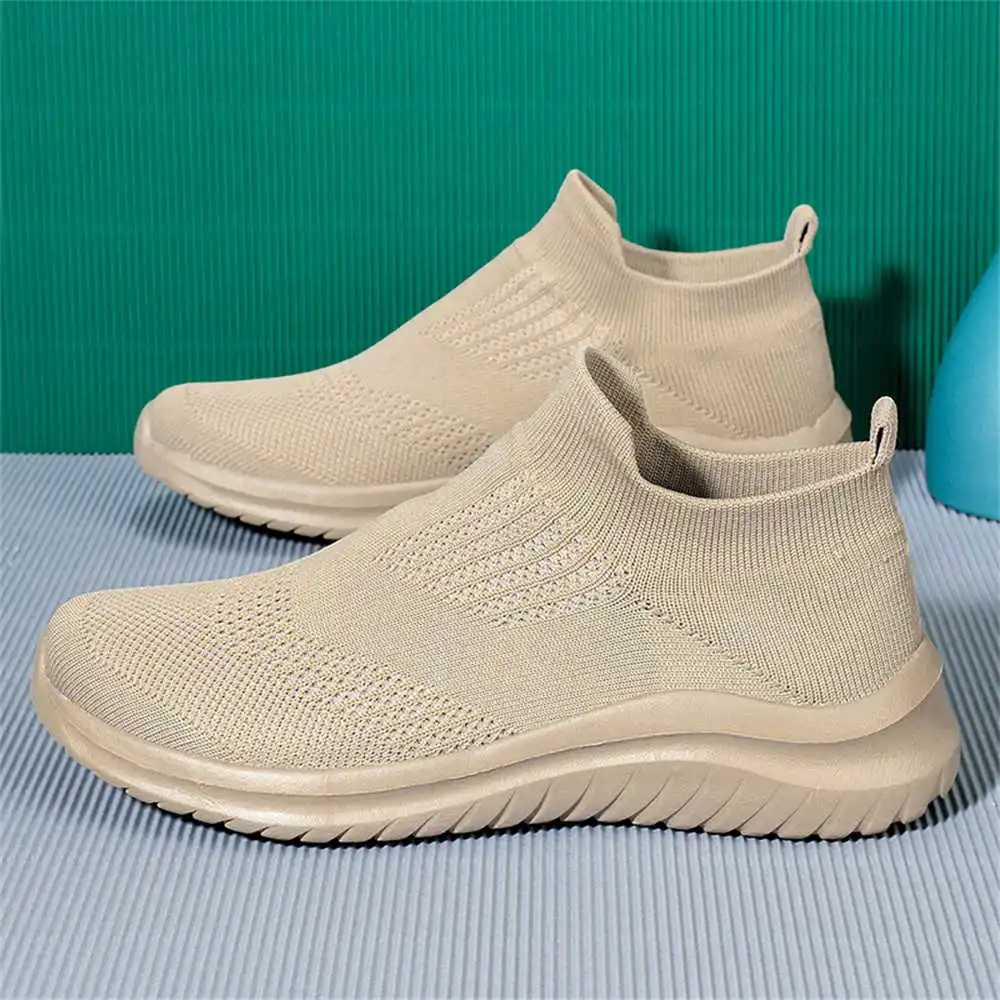 Beige Zachte Nieuwe Nieuwighei - Streetwear Brand Famous recensie en prijs