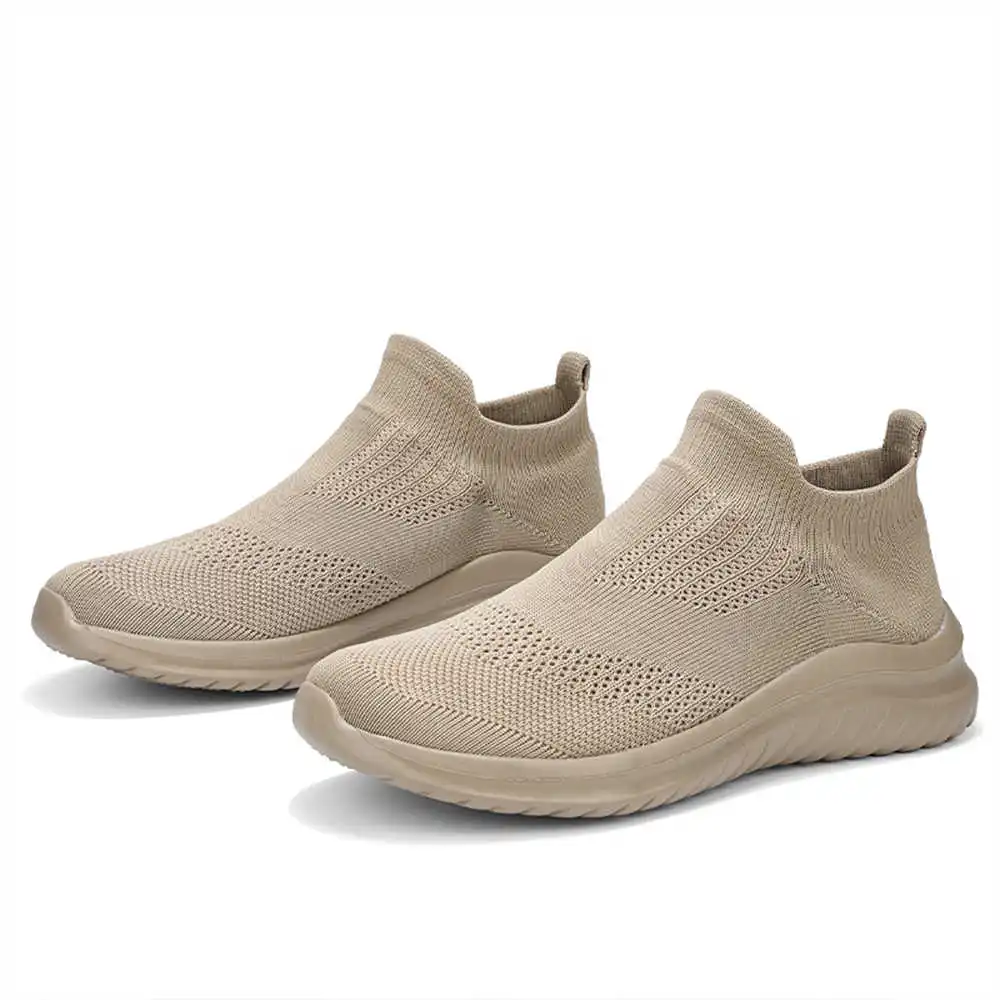 Beige Zachte Nieuwe Nieuwighei - Streetwear Brand Famous recensie en prijs